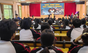 “点亮心灯、与爱同行”公益心理健康讲座暨电影《点亮心灯》启动仪式在台山举行