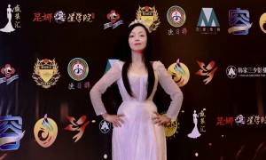 琴音映光影 艺韵耀红毯——钢琴艺术家罗霞受邀亮相第八届西部电影梦工厂影视颁奖盛典